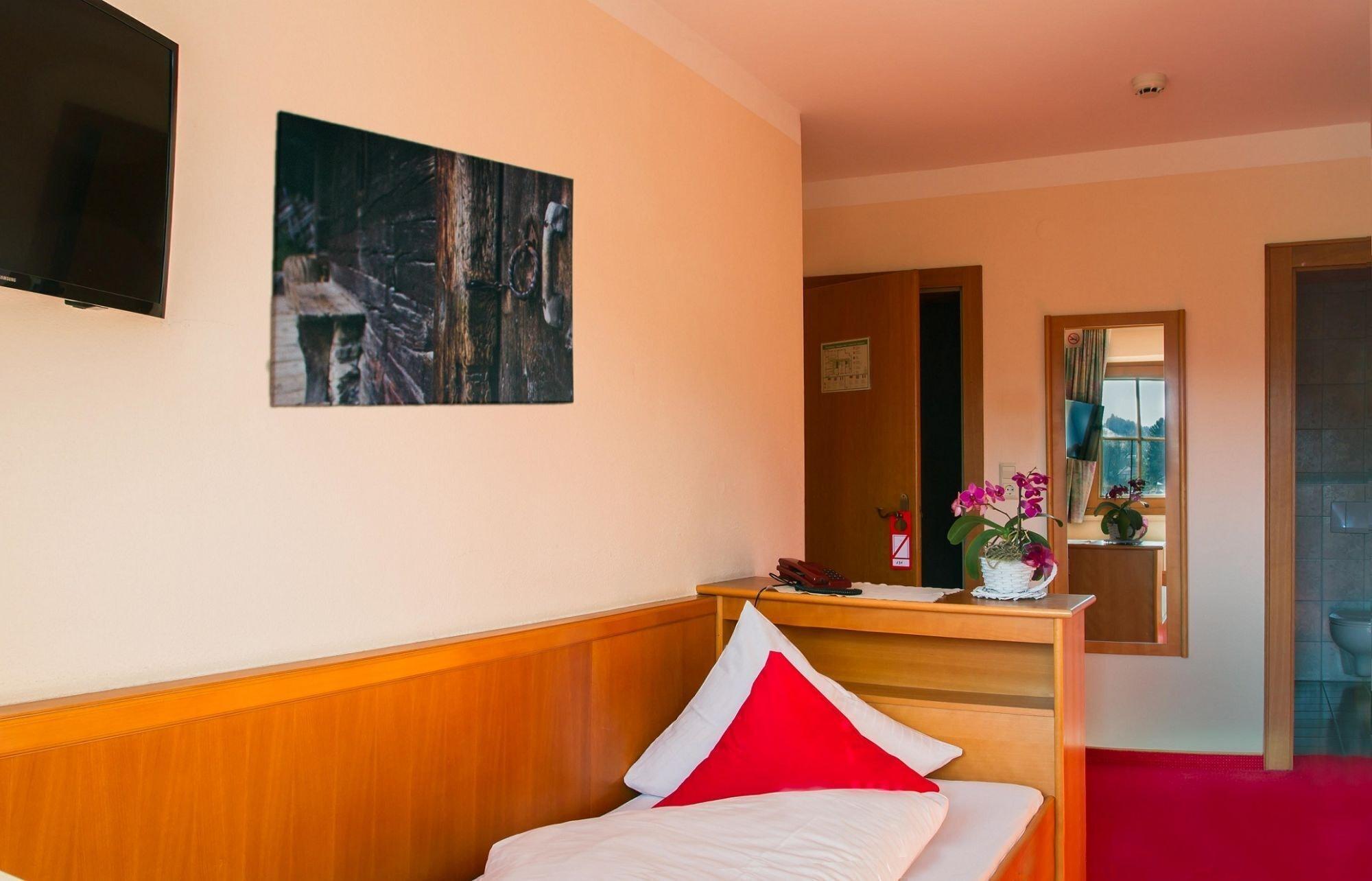 Hotel Simmerlwirt นีเดอเรา ภายนอก รูปภาพ